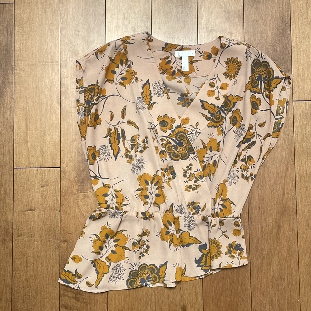 Leith Floral Asymmetrical Top Shortsleeves Blouse Brown elastic Waist Small S - Picture 6 of 11